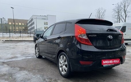 Hyundai Solaris II рестайлинг, 2012 год, 800 000 рублей, 4 фотография