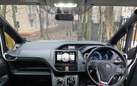 Toyota Voxy III, 2014 год, 2 200 000 рублей, 7 фотография