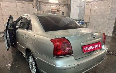 Toyota Avensis III рестайлинг, 2003 год, 650 000 рублей, 5 фотография