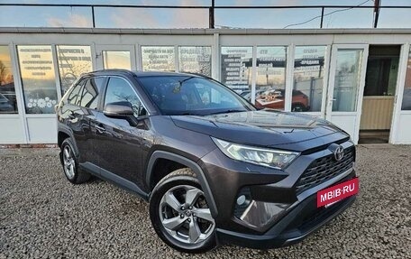 Toyota RAV4, 2021 год, 3 500 000 рублей, 2 фотография