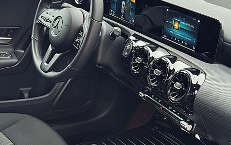 Mercedes-Benz A-Класс, 2019 год, 2 550 000 рублей, 14 фотография