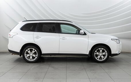 Mitsubishi Outlander III рестайлинг 3, 2013 год, 1 698 000 рублей, 9 фотография