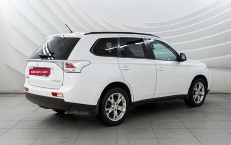 Mitsubishi Outlander III рестайлинг 3, 2013 год, 1 698 000 рублей, 8 фотография