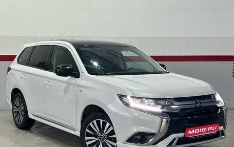 Mitsubishi Outlander III рестайлинг 3, 2022 год, 2 400 000 рублей, 3 фотография