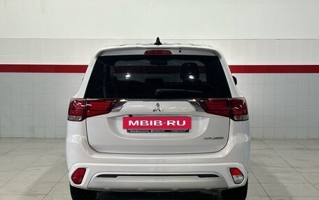 Mitsubishi Outlander III рестайлинг 3, 2022 год, 2 400 000 рублей, 6 фотография