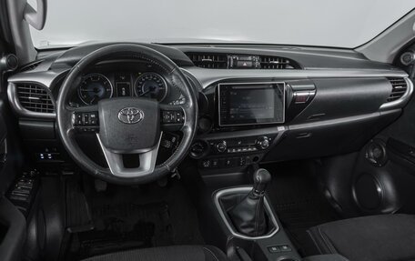 Toyota Hilux VIII, 2017 год, 3 202 000 рублей, 6 фотография