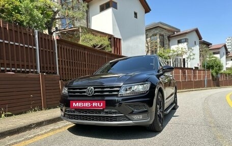 Volkswagen Tiguan II, 2020 год, 2 376 000 рублей, 3 фотография