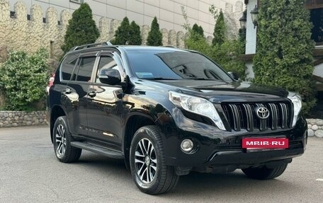 Toyota Land Cruiser Prado 150 рестайлинг 2, 2015 год, 4 850 000 рублей, 16 фотография