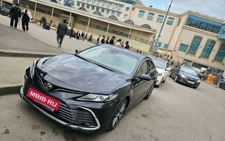 Toyota Camry, 2023 год, 3 790 000 рублей, 2 фотография