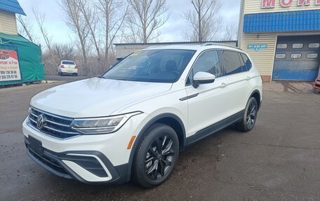 Volkswagen Tiguan II, 2023 год, 4 700 000 рублей, 12 фотография