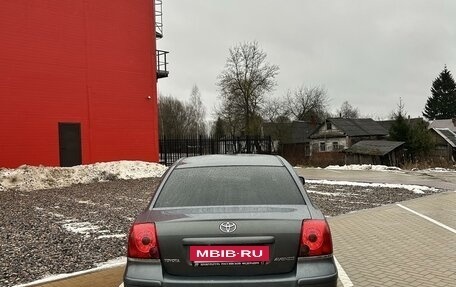 Toyota Avensis III рестайлинг, 2003 год, 690 000 рублей, 7 фотография