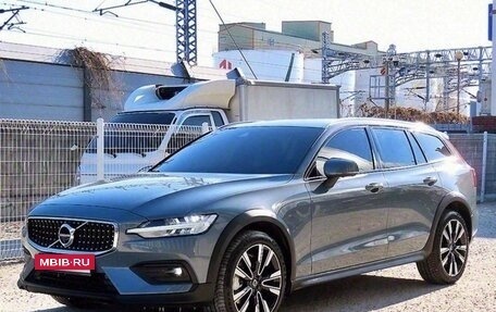 Volvo V60 II, 2022 год, 3 789 000 рублей, 2 фотография