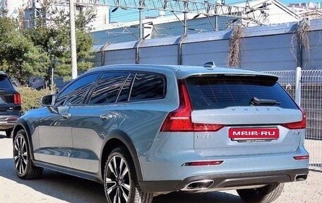 Volvo V60 II, 2022 год, 3 789 000 рублей, 3 фотография