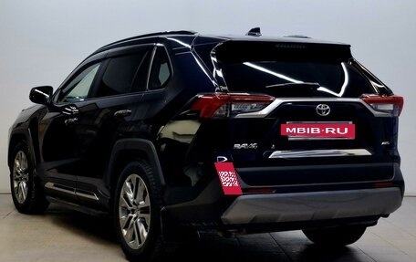 Toyota RAV4, 2019 год, 3 730 000 рублей, 7 фотография