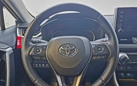 Toyota RAV4, 2019 год, 3 730 000 рублей, 10 фотография