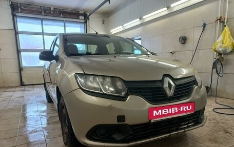 Renault Logan II, 2018 год, 650 000 рублей, 4 фотография