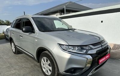 Mitsubishi Outlander III рестайлинг 3, 2021 год, 2 390 000 рублей, 1 фотография