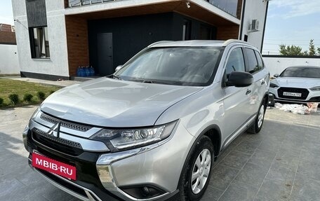 Mitsubishi Outlander III рестайлинг 3, 2021 год, 2 390 000 рублей, 6 фотография