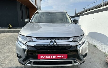 Mitsubishi Outlander III рестайлинг 3, 2021 год, 2 390 000 рублей, 3 фотография