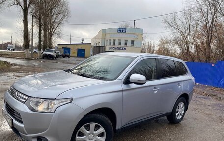 Mitsubishi Outlander III рестайлинг 3, 2012 год, 1 450 000 рублей, 4 фотография