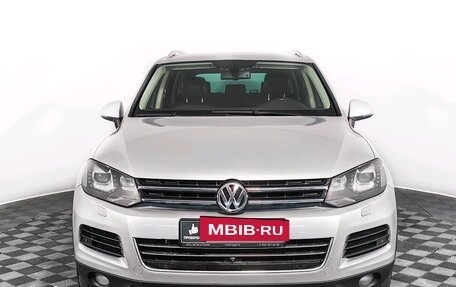 Volkswagen Touareg III, 2011 год, 1 820 000 рублей, 2 фотография