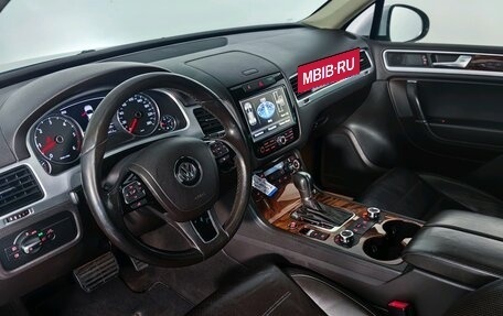 Volkswagen Touareg III, 2011 год, 1 820 000 рублей, 10 фотография