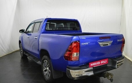 Toyota Hilux VIII, 2017 год, 3 550 000 рублей, 7 фотография