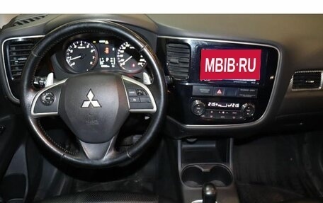 Mitsubishi Outlander III рестайлинг 3, 2014 год, 1 298 000 рублей, 10 фотография