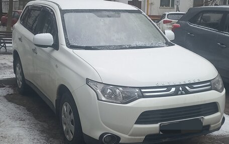 Mitsubishi Outlander III рестайлинг 3, 2012 год, 1 000 050 рублей, 3 фотография