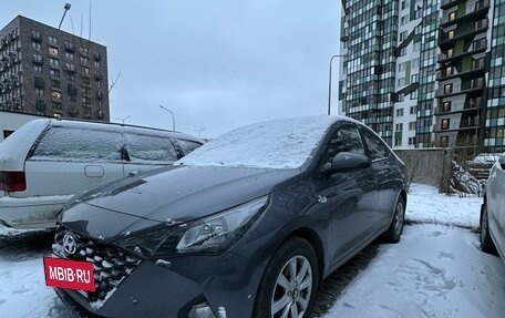 Hyundai Solaris II рестайлинг, 2021 год, 1 700 000 рублей, 4 фотография