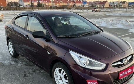 Hyundai Solaris II рестайлинг, 2013 год, 800 000 рублей, 9 фотография