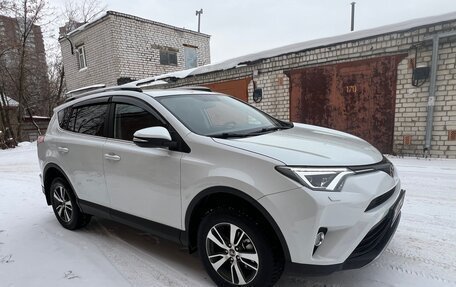 Toyota RAV4, 2018 год, 2 340 000 рублей, 2 фотография