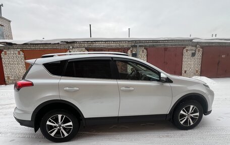 Toyota RAV4, 2018 год, 2 340 000 рублей, 4 фотография