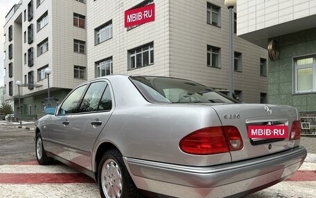 Mercedes-Benz E-Класс, 1997 год, 1 230 000 рублей, 3 фотография