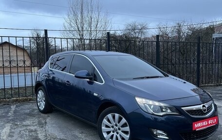 Opel Astra J, 2010 год, 990 000 рублей, 2 фотография