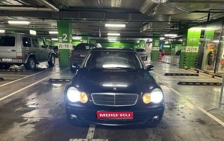 Mercedes-Benz C-Класс, 2004 год, 750 000 рублей, 1 фотография