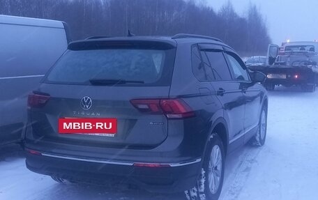 Volkswagen Tiguan II, 2021 год, 2 750 000 рублей, 2 фотография