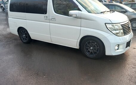 Nissan Elgrand III, 2005 год, 700 000 рублей, 1 фотография