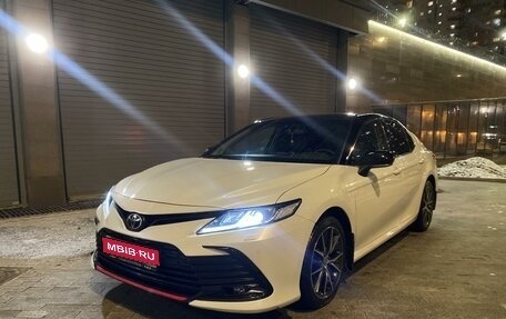 Toyota Camry, 2021 год, 3 470 000 рублей, 1 фотография