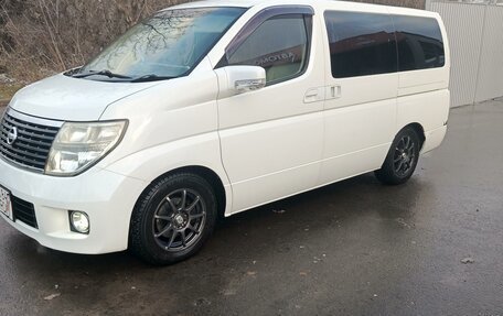 Nissan Elgrand III, 2005 год, 700 000 рублей, 3 фотография