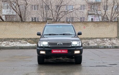 Toyota Land Cruiser 100 рестайлинг 2, 2001 год, 1 699 000 рублей, 2 фотография