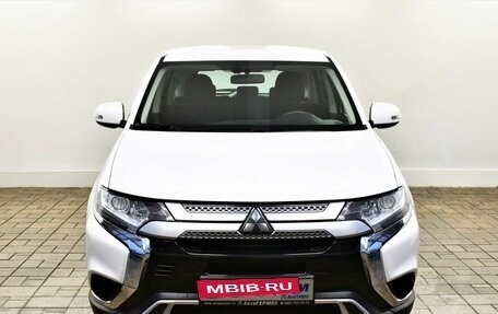 Mitsubishi Outlander III рестайлинг 3, 2020 год, 2 210 000 рублей, 2 фотография