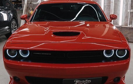 Dodge Challenger III рестайлинг 2, 2020 год, 5 900 000 рублей, 7 фотография