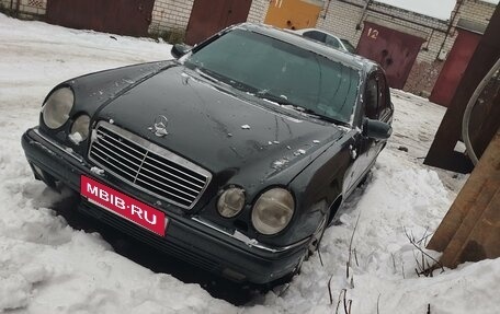 Mercedes-Benz E-Класс, 1996 год, 250 000 рублей, 1 фотография