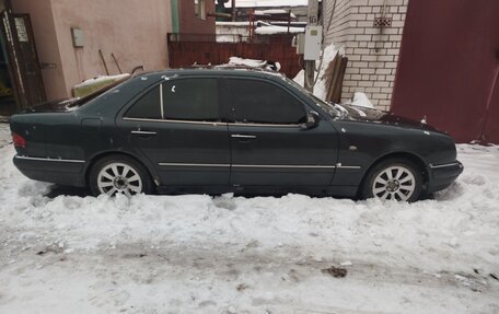 Mercedes-Benz E-Класс, 1996 год, 250 000 рублей, 3 фотография