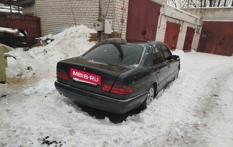 Mercedes-Benz E-Класс, 1996 год, 250 000 рублей, 4 фотография