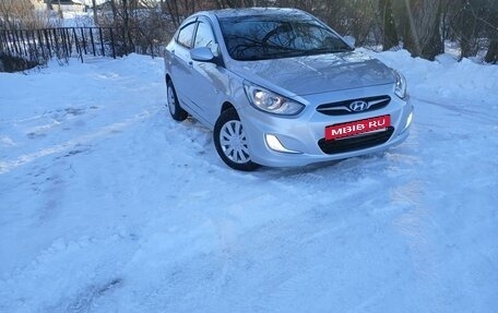 Hyundai Solaris II рестайлинг, 2011 год, 730 000 рублей, 2 фотография