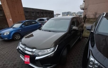 Mitsubishi Outlander III рестайлинг 3, 2017 год, 1 860 000 рублей, 2 фотография