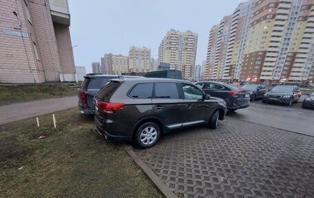 Mitsubishi Outlander III рестайлинг 3, 2017 год, 1 860 000 рублей, 11 фотография