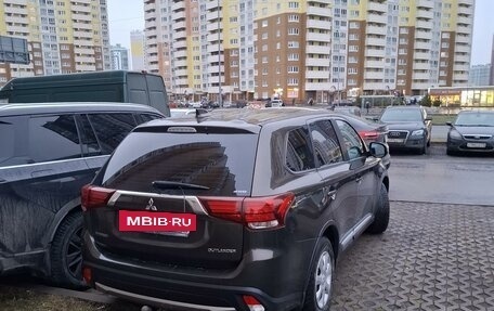 Mitsubishi Outlander III рестайлинг 3, 2017 год, 1 860 000 рублей, 12 фотография